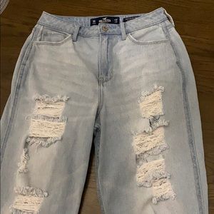 Hollister Curvy Ultra High Rise Mom Jean Size 5